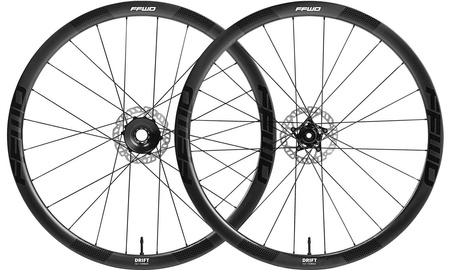 Komplet kół DRIFT SET FCC (36MM) SP 24H/24H MBL CLASSIFIED (opona)