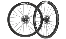 Komplet kół RYOT44 SET FCC (44MM) WHT SP 24H/24H FFWD N/GAGE 2:1 12MM TA (opona)