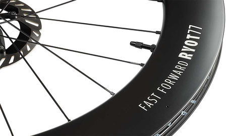 Komplet kół RYOT55/77 WHT COMBO SET FCC SP 24H/24H FFWD N/GAGE 2:1 12MM TA (opona)