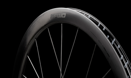 Komplet kół RAW MATT SET FCC (44MM) 21H/21H FFWD/CERAMICSPEED 2:1 DBCL 12MM TA