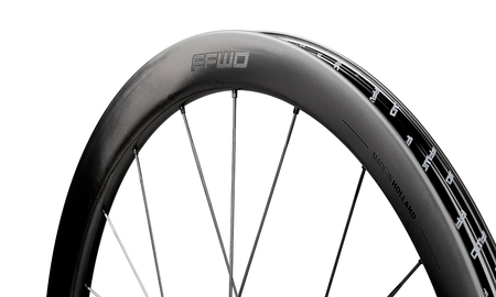 Komplet kół RAW MATT SET FCC (44MM) 21H/21H FFWD/CERAMICSPEED 2:1 DBCL 12MM TA